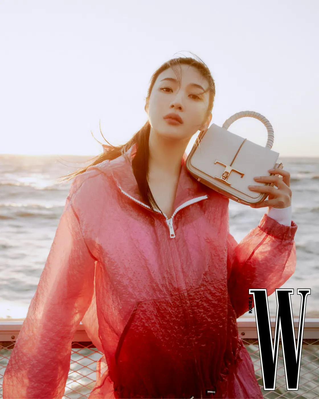 RedVelvet JOY朴秀荣 W Korea 画报，身穿Tod's ​​​服饰出镜 海边意式风情