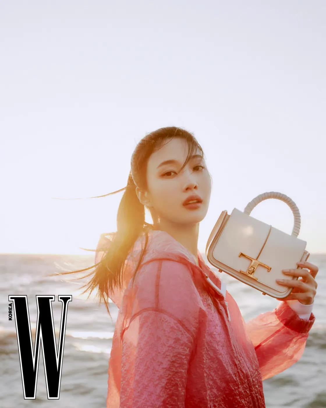 RedVelvet JOY朴秀荣 W Korea 画报，身穿Tod's ​​​服饰出镜 海边意式风情