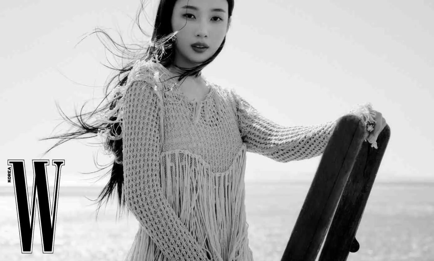 RedVelvet JOY朴秀荣 W Korea 画报，身穿Tod's ​​​服饰出镜 海边意式风情