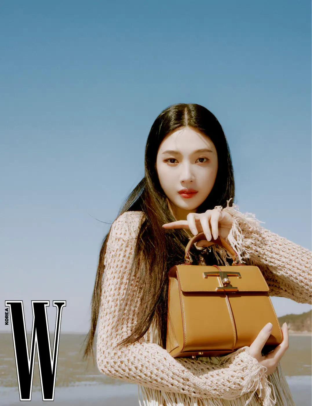 RedVelvet JOY朴秀荣 W Korea 画报，身穿Tod's ​​​服饰出镜 海边意式风情