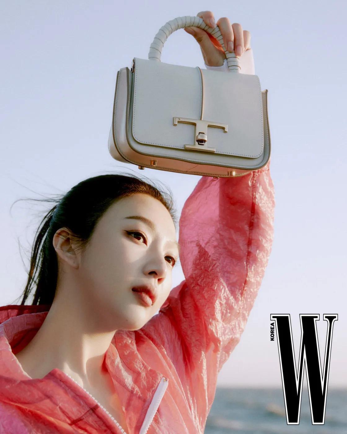 RedVelvet JOY朴秀荣 W Korea 画报，身穿Tod's ​​​服饰出镜 海边意式风情