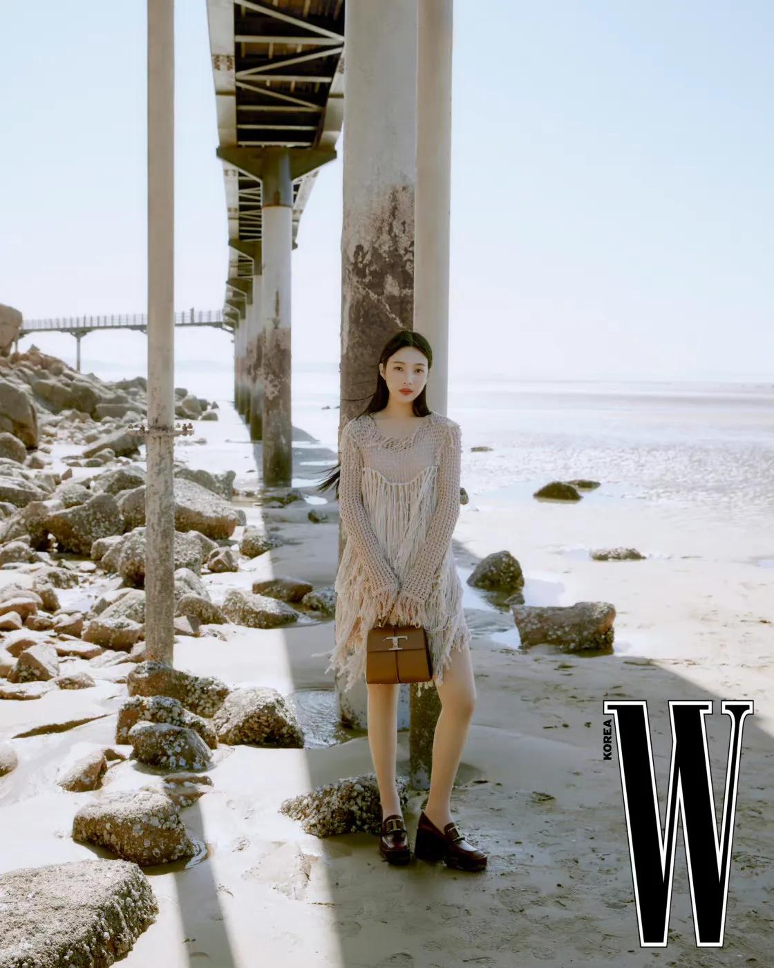 RedVelvet JOY朴秀荣 W Korea 画报，身穿Tod's ​​​服饰出镜 海边意式风情