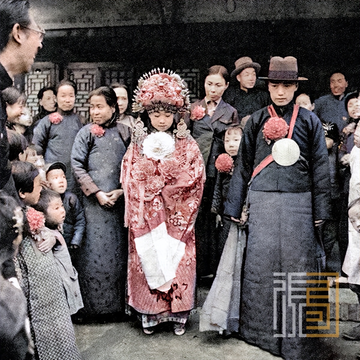 民国老照片｜华裔美女在美国街头宣传抗日，旗袍美女气质上佳