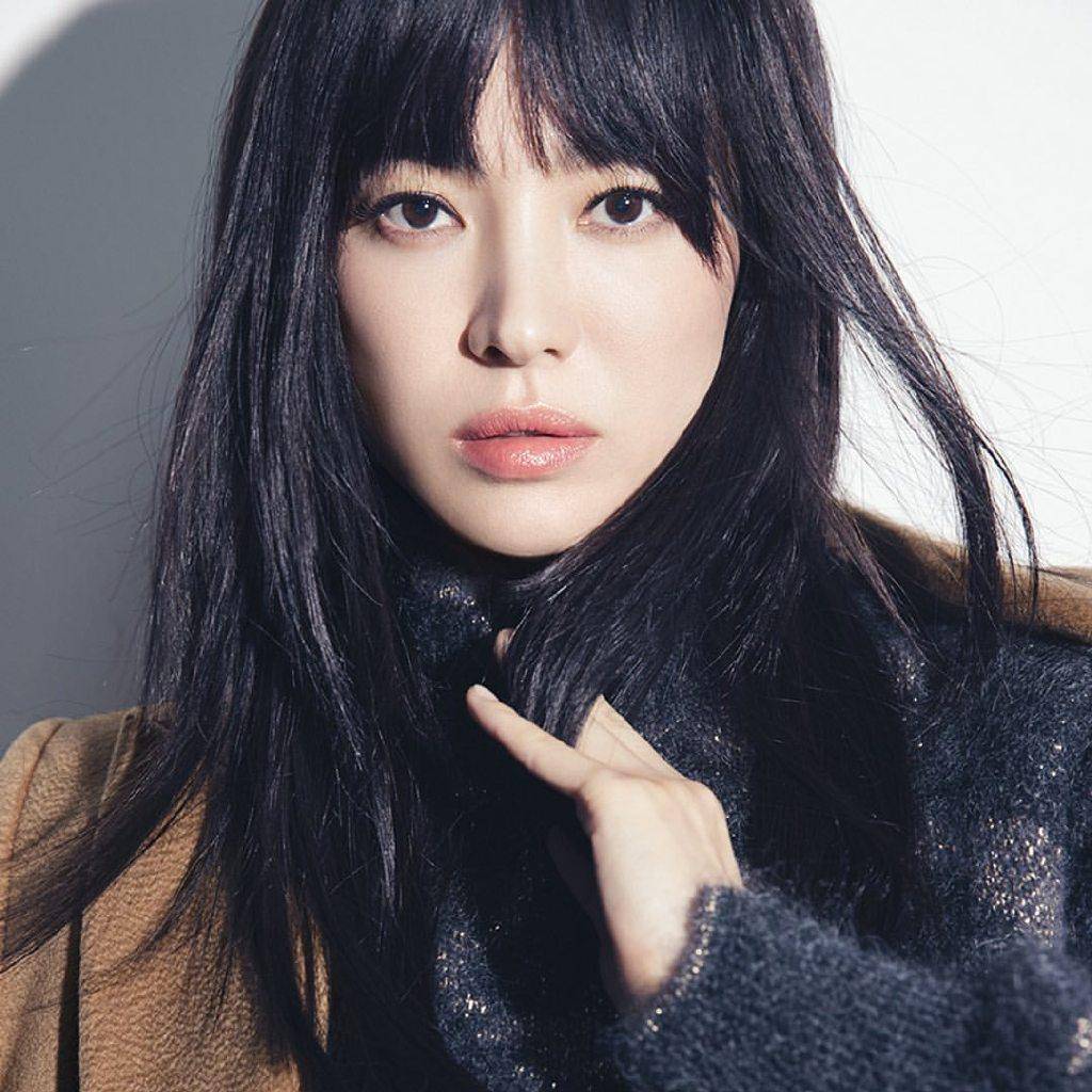 韩国著名女演员宋慧乔发布了许多极具魅力的美丽照片