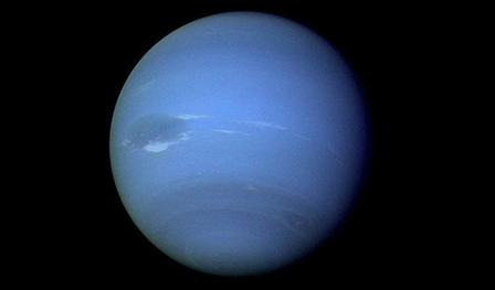 遥远的冰蓝色瑰宝:探索海王星的神秘世界