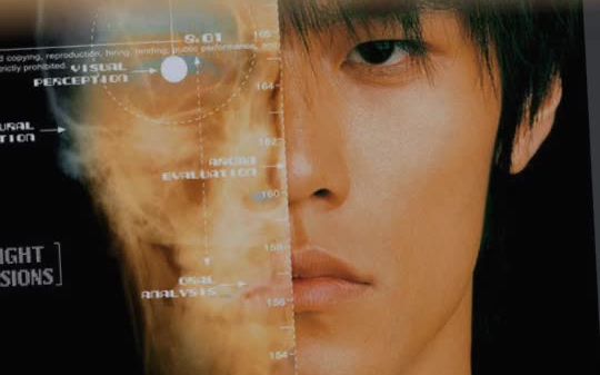 翻开旧盒时,时光在回响——评《半岛铁盒》的回忆絮语